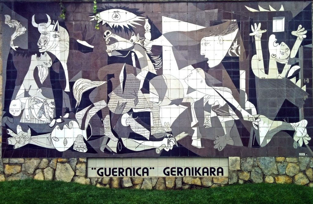 Picasson La Guernica - taulua jäljittelevä seinämaalaus 